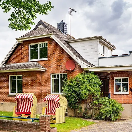 Holiday home Gemuetliches Mit Grossem Balkon Ahrensbok
